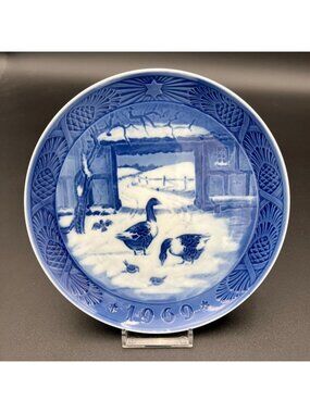 Royal Copenhagen 1969 Christmas, Plate In the Old Farmyard